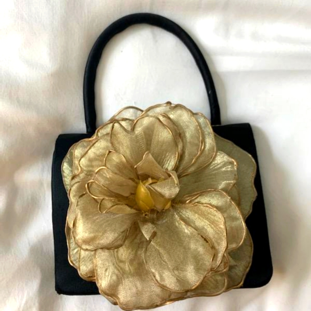 Satin purse with tulle flower
